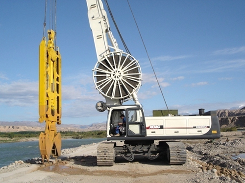 連續(xu)牆施(shi)工-新(xin)疆庫(ku)爾勒(le)開都(dou)河水(shui)電站(zhan)圍堰(yan)工程(cheng)1