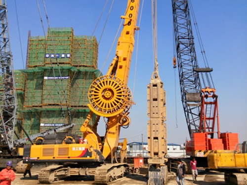 徐工(gong)XG600D連續(xu)牆抓(zhua)鬥上(shang)海灘(tan)秀大(da)鍋重(zhong)器風(feng)采