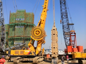 徐工XG600D連(lian)續牆抓(zhua)鬥上海(hai)灘秀大(da)鍋重器(qi)風采