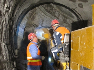 十(shi)餘台(tai)徐工(gong)掘進(jin)機貴(gui)陽地(di)鐵展(zhan)風采(cai)