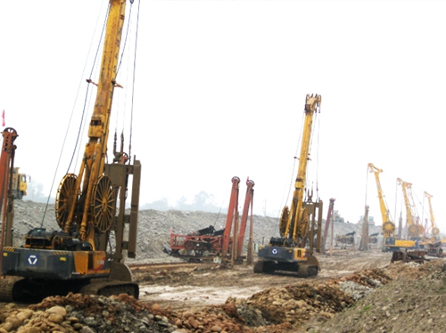 徐工連(lian)續牆機(ji)群樂山(shan)施工